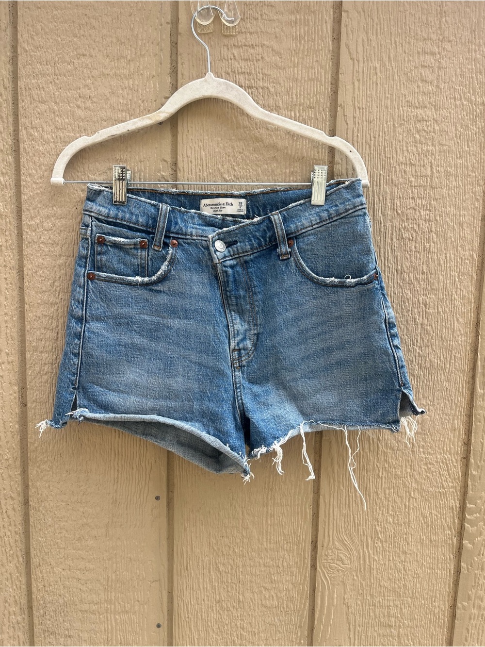 Abercrombie &  fitch Mom Jean High Rise Shorts Size 2/26